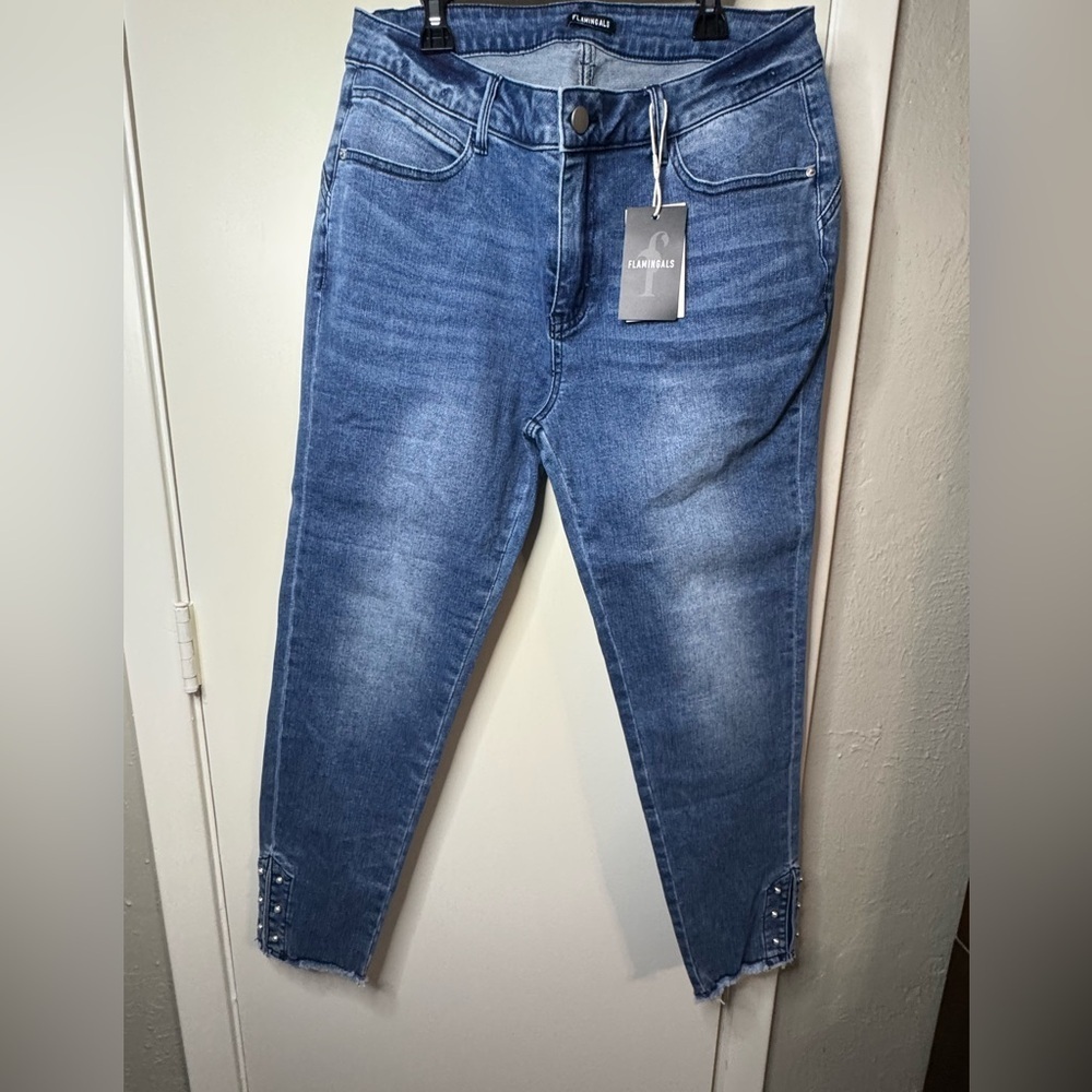 NWT - Classic Blue Ankle Cropped Jeans with Pearl